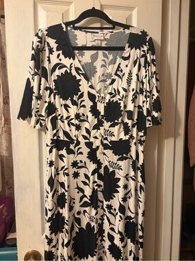 Ava & Viv Black and White Floral Button-Front Dress